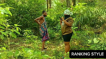 A strange love making while taking pictures