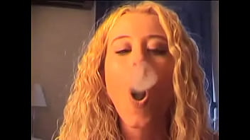 Smoking seductive smokerings