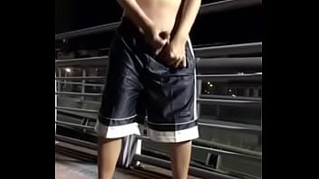 Novinho Se Exibindo Na Ponte thumbnail