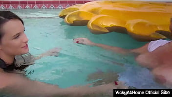 Blonde vicky vette and brunette teal conrad licking their wet muffs