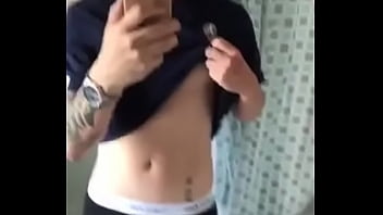 Branquelo Mostrando O Pau No Espelho thumbnail