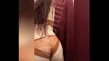 Voilà la seule vidéo que j’ai en lingerie marron