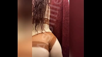 Voilà la seule vidéo que j’ai en lingerie marron