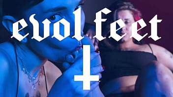 No one can resist the sexy feet of rotten venus