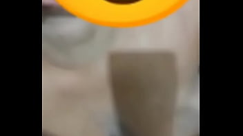 Ela pediu para ser mijada e o chefe não perdoou a garganta dela Ela pediu para ser mijada e o chefe não perdoou a garganta dela