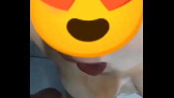 Ela pediu para ser mijada e o chefe não perdoou a garganta dela