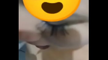 Ela pediu para ser mijada e o chefe não perdoou a garganta dela