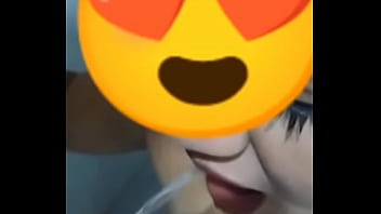 Ela pediu para ser mijada e o chefe não perdoou a garganta dela