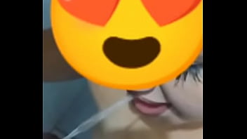 Ela pediu para ser mijada e o chefe não perdoou a garganta dela