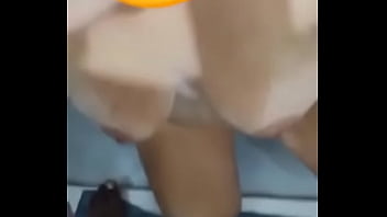 Ela pediu para ser mijada e o chefe não perdoou a garganta dela