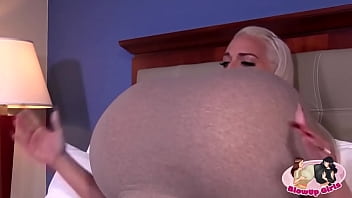 Uma peituda com enormes seios