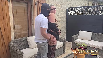 Un sportif bogoss à grosse queue me défonce sur ma terrasse