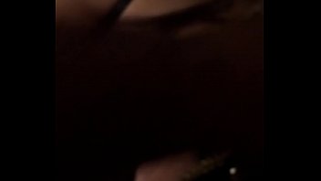 Milf perra with mask sucking the cock