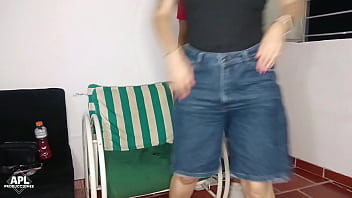 Me gusta llevar amigas a mi casa y follarles sus ricos coños parte 1