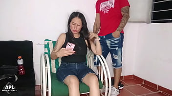 Me gusta llevar amigas a mi casa y follarles sus ricos coños parte 1