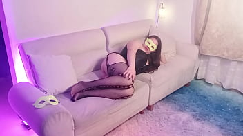 La dueña del bar te invita a follar en su sofá cuando te quedas sin dinero o le pagas o le metes la verga 1