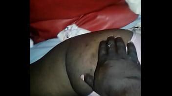 Mostrando lindo culito