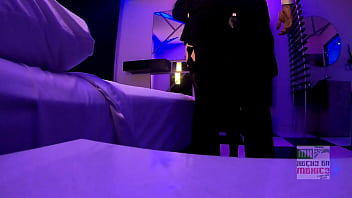 La secretaria cuckold follando frente a su marido 1