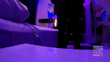 La secretaria cuckold follando frente a su marido 1