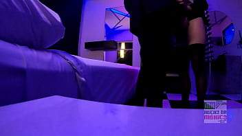 La secretaria cuckold follando frente a su marido 1