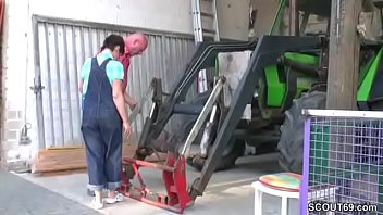 Mutti fickt mit jedem der da kommt