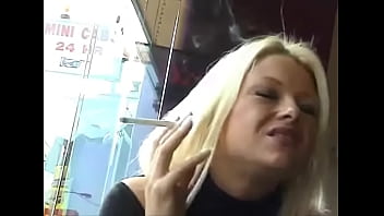 Blonde smokes all white 100s cigarettes