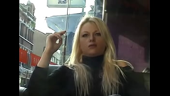 Blonde smokes all white 100s cigarettes