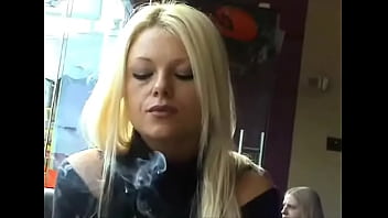 Blonde smokes all white 100s cigarettes