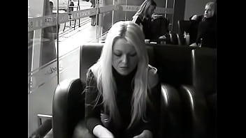 Blonde smokes all white 100s cigarettes