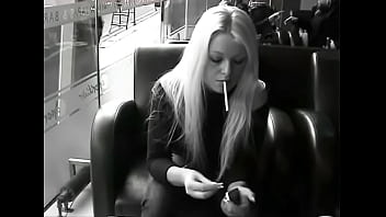 Blonde smokes all white 100s cigarettes