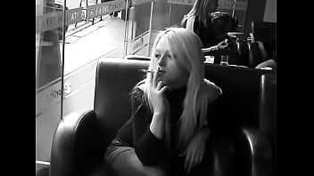 Blonde smokes all white 100s cigarettes