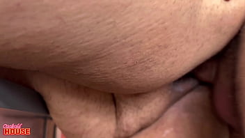 Casada novinha chama comadre para assistir os amigos do marido corno comendo ela