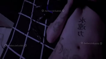 Safadinha a noite e querendo fazer mais tatuagens