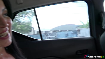 Pagando motorista de aplicativo com outra moeda