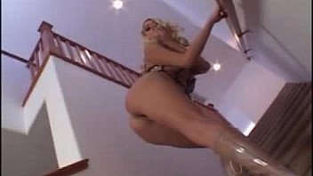 Strut smoking music video