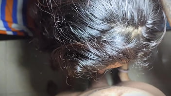 Dándole su dosis de leche a la vecina