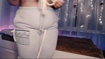 A student in pants covered her ass with threads A student in pants covered her ass with threads