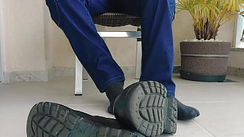 Tirando Minha Bota De Trabalho thumbnail