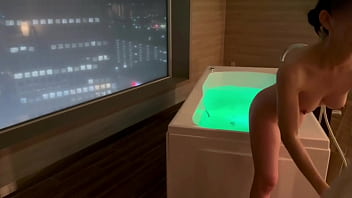 【個人撮影】家にいた可愛いサンタさんの色白美乳を赤ちゃんのように吸いまくる & 夜景の見えるホテルのお風呂でイチャイチャ立ちバックで激しく突く生ハメsex