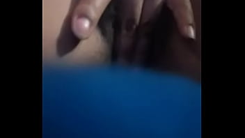 Me masturbo en mi cama