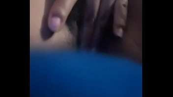 Me masturbo en mi cama