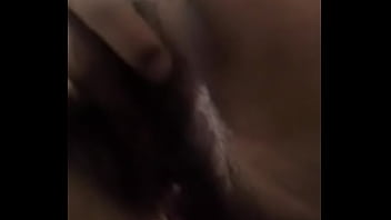 Me masturbo en mi cama