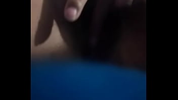 Me masturbo en mi cama