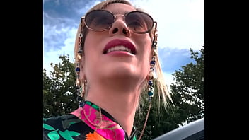 Hello la team en partant tourner mon épisode du lundi je me suis faite