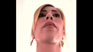 Hello la team en partant tourner mon épisode du lundi je me suis faite