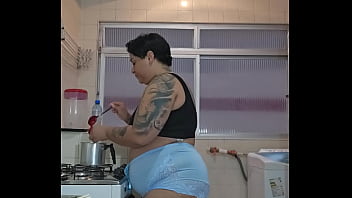 Meu marido convidou ela pra me ajudar nos afazeres de casa