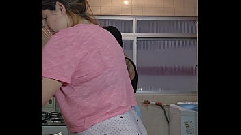 Meu marido convidou ela pra me ajudar nos afazeres de casa