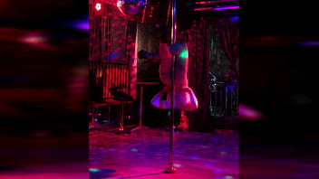 Manic moxxi shows you her pole dancing