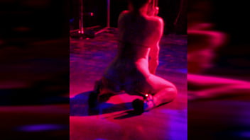 Manic moxxi shows you her pole dancing