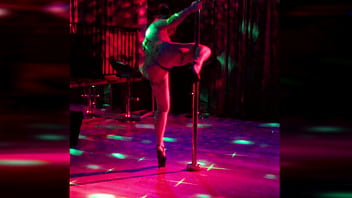 Manic moxxi shows you her pole dancing